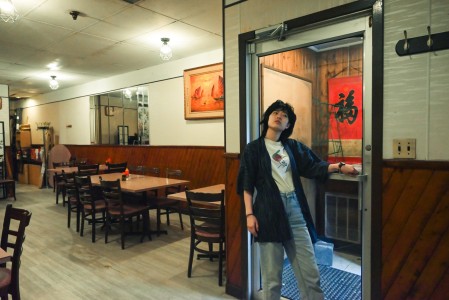Audrey <br> Restaurant Fung Shing (1002 boul. Saint-Laurent) "Le Quartier chinois est l’endroit que je visite pour me réconforter avant de repartir."