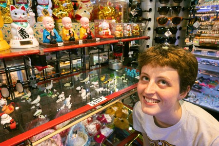 Imogen <br> Boutique Lai Ning (55 rue De La Gauchetière Ouest) "Je cherchais sans cesse dans les magasins les minuscules figurines d’animaux en verre."