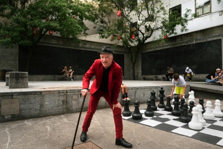 Jason P. <br> Place Sun-Yat-Sen (1055 rue Clark) "Mon frère et moi faisions le voyage pour acheter ces choses interdites."