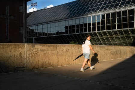 Rebecca <br> Station Place d'Armes "Je souhaite que le Quartier chinois soit un endroit où nous puissions être nous-mêmes."