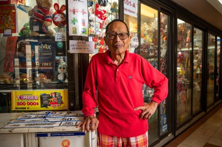 Wah Lun <br> Magazines Tintin (1008 rue Clark) "Le quartier était bondé, toujours animé."